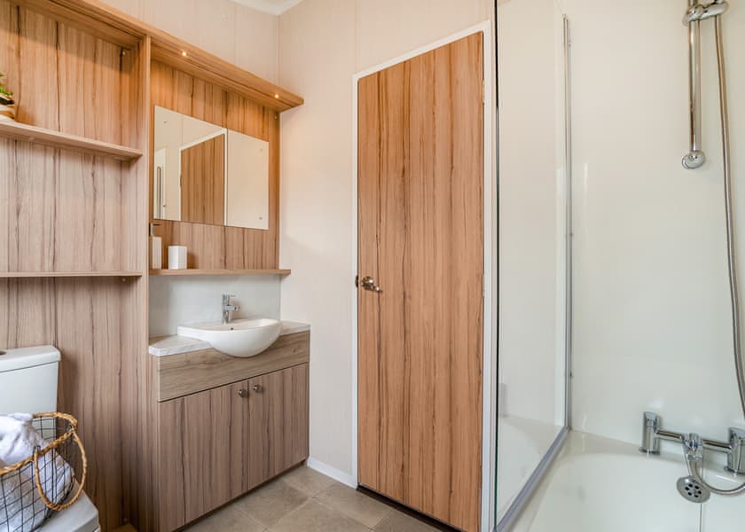 Gunner Lodge (Pet) - Willow Pastures Country Park, Skirlaugh, Nr Hull