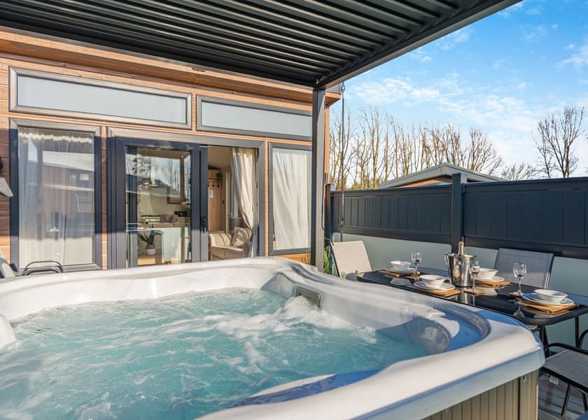 Whistling Kettle - Willow Pastures Country Park, Skirlaugh, Nr Hull