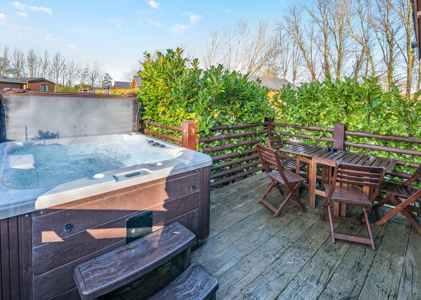 Christmas Cabin - Willow Pastures Country Park, Skirlaugh, Nr Hull