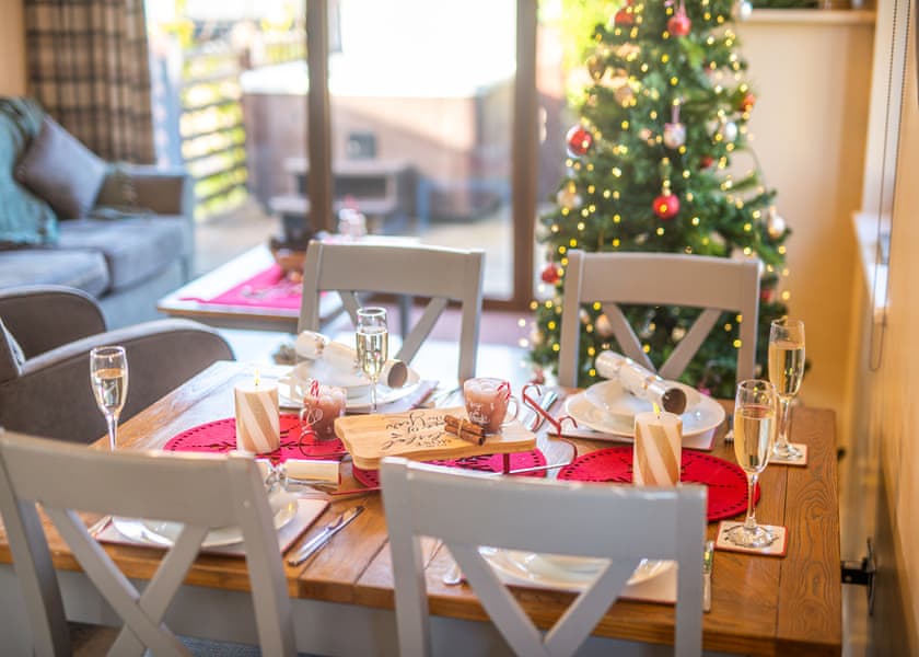 Christmas Cabin - Willow Pastures Country Park, Skirlaugh, Nr Hull