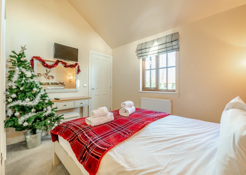 Christmas Cabin - Willow Pastures Country Park, Skirlaugh, Nr Hull