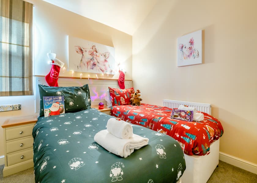 Christmas Cabin - Willow Pastures Country Park, Skirlaugh, Nr Hull