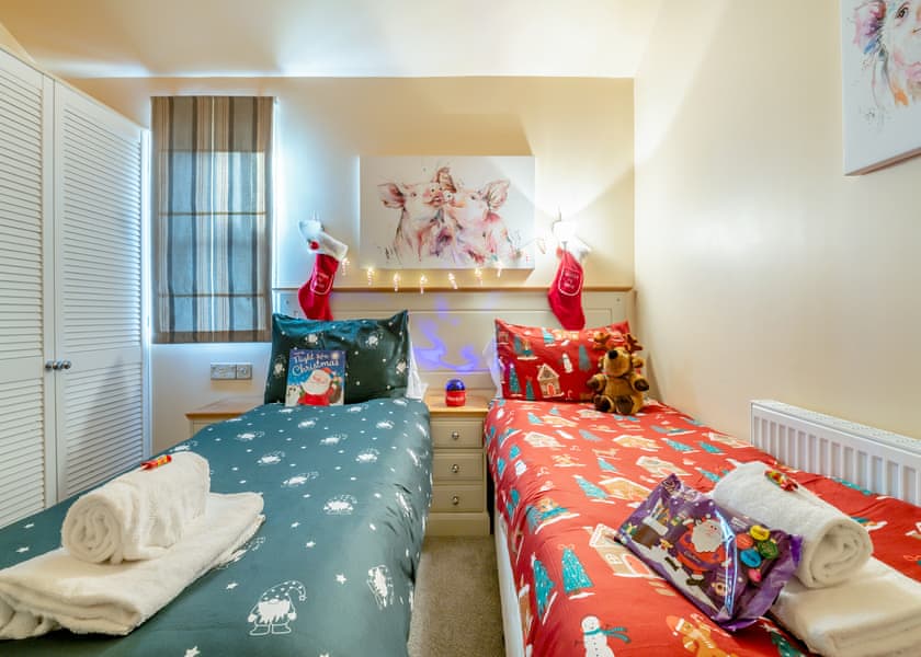 Christmas Cabin - Willow Pastures Country Park, Skirlaugh, Nr Hull