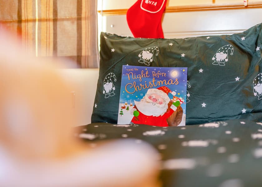 Christmas Cabin - Willow Pastures Country Park, Skirlaugh, Nr Hull