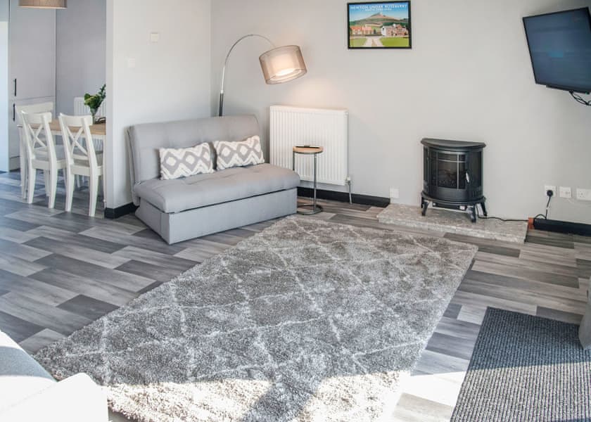 2 Bedroom Apartment with Hot Tub Pet Friendly - White Rose Holiday Park, Thirsk