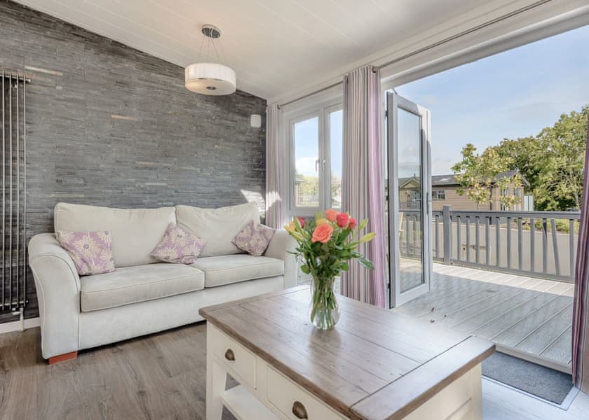 Alverstone - Woodside Bay Lodge Retreat, Wootton Bridge, Nr Cowes