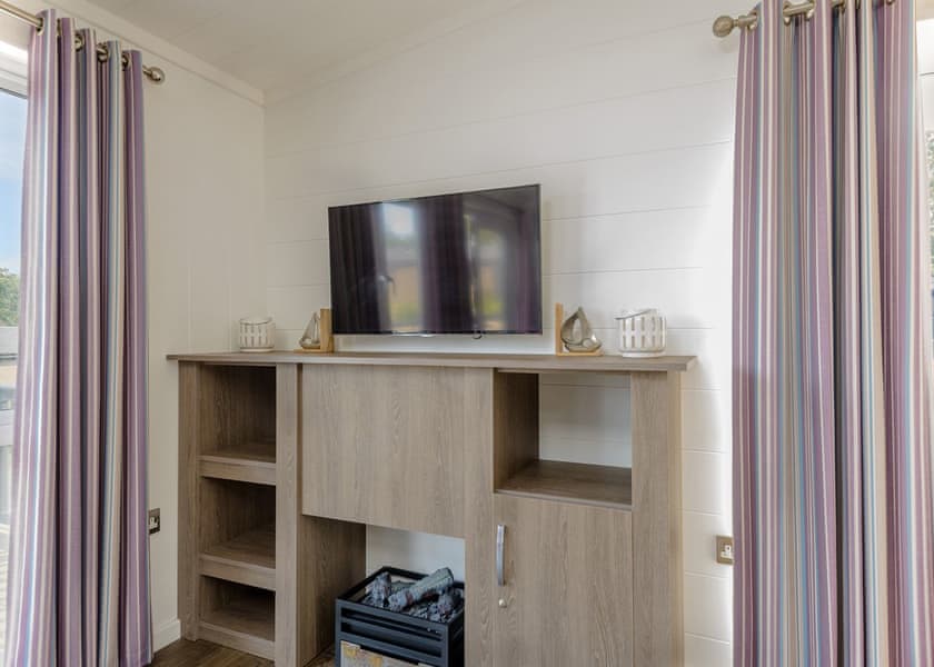 Alverstone - Woodside Bay Lodge Retreat, Wootton Bridge, Nr Cowes