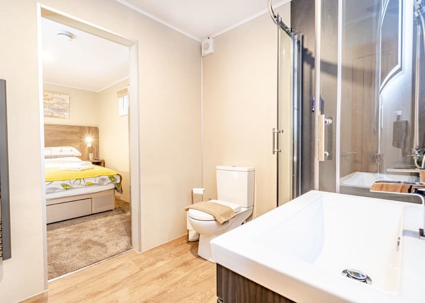 Rowan Boutique Lodge - Woodland Lakes Boutique Lodges, Aughton