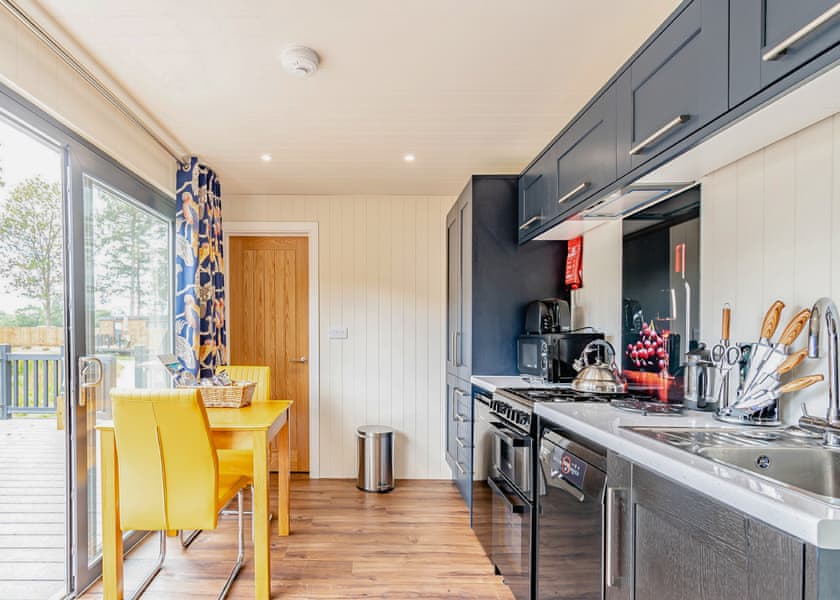 Pine Boutique Lodge - Woodland Lakes Boutique Lodges, Aughton