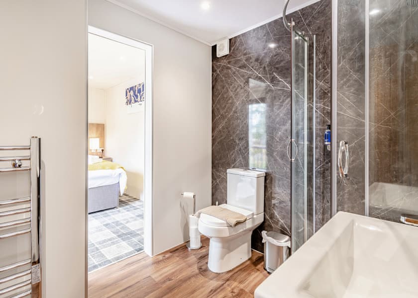 Pine Boutique Lodge - Woodland Lakes Boutique Lodges, Aughton