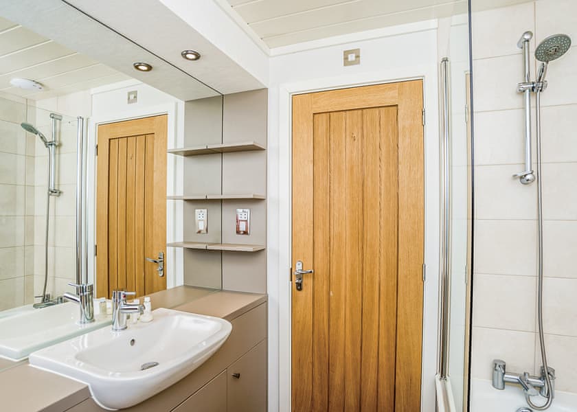 Typical Tennyson Lodge