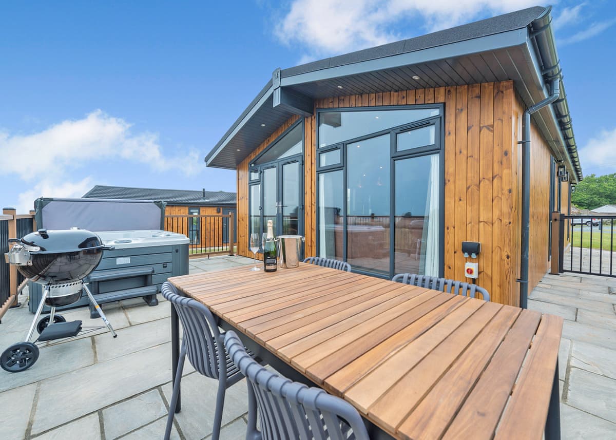 Wynd Hill Hideaway - Holiday lodge in South Wales - Image 1