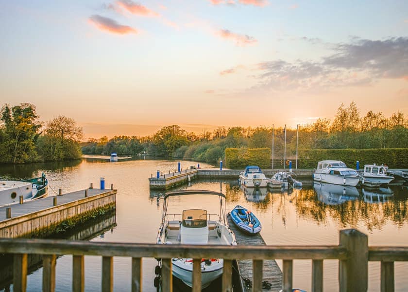 Yare View Holiday Cottages, Brundall, Norwich