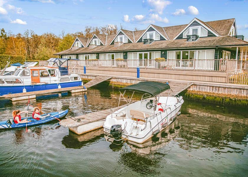 Yare View Holiday Cottages, Brundall, Norwich