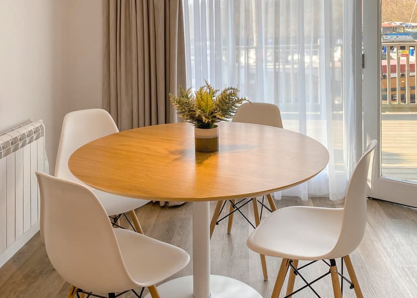 Cuckoo - Yare View Holiday Cottages, Brundall, Norwich