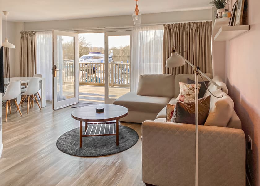 Nightingale - Yare View Holiday Cottages, Brundall, Norwich