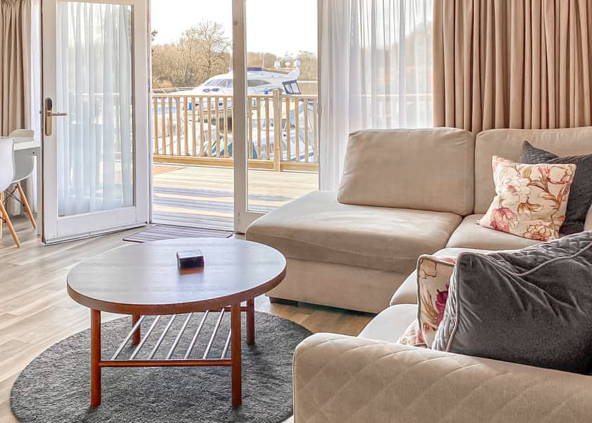 Nightingale - Yare View Holiday Cottages, Brundall, Norwich