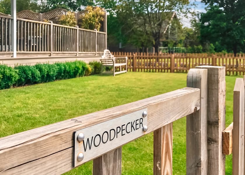 Woodpecker - Yare View Holiday Cottages, Brundall, Norwich