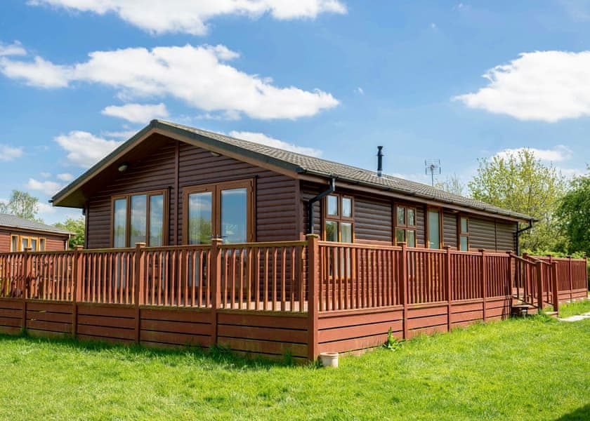 Lake Side Field LS2 - Yaxham Waters, Yaxham, Dereham