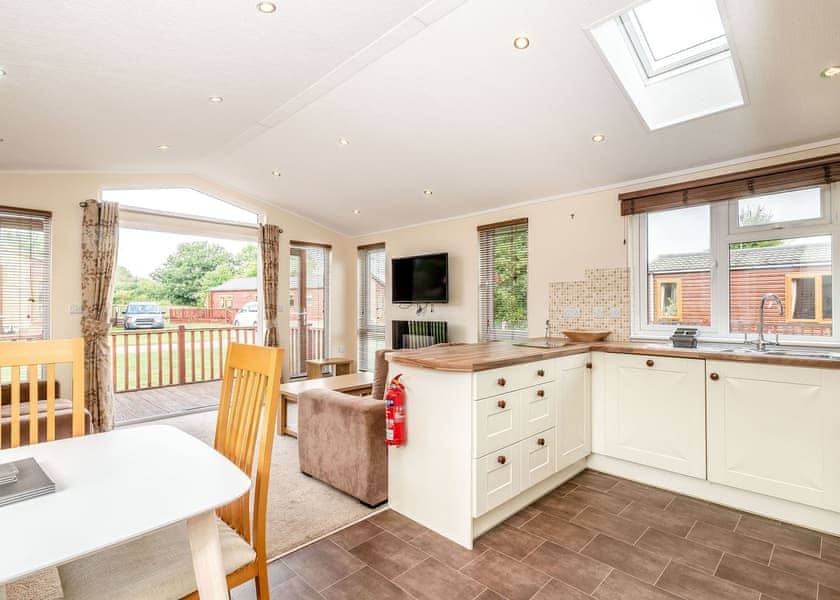 Lake Side Field LS11 - Yaxham Waters, Yaxham, Dereham