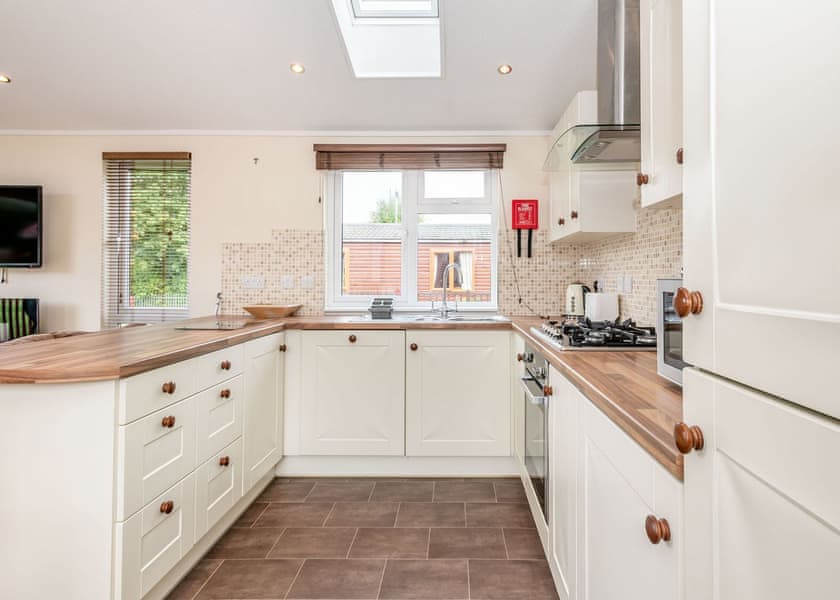 Lake Side Field LS11 - Yaxham Waters, Yaxham, Dereham