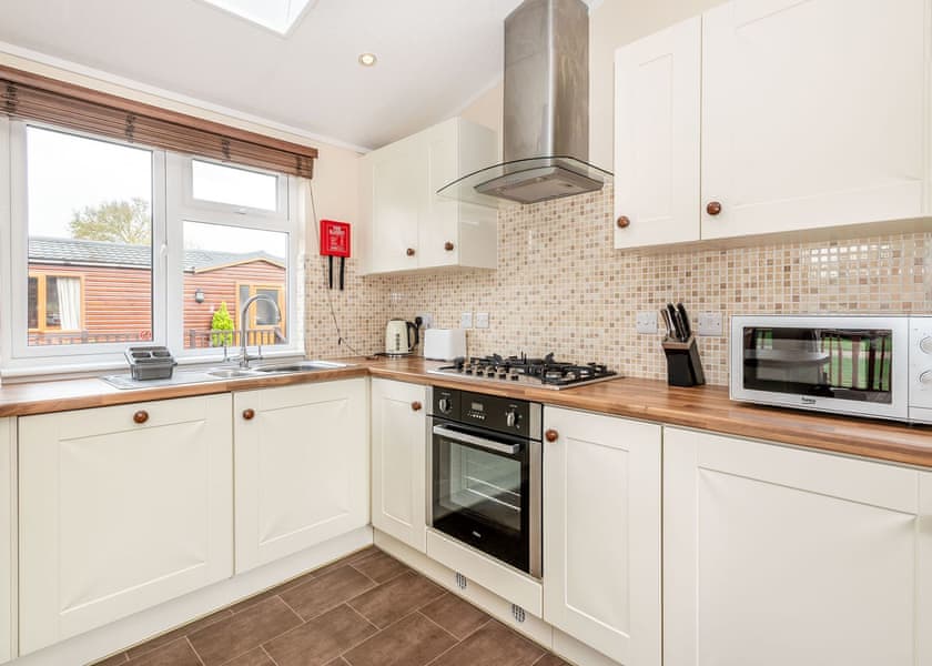 Lake Side Field LS11 - Yaxham Waters, Yaxham, Dereham