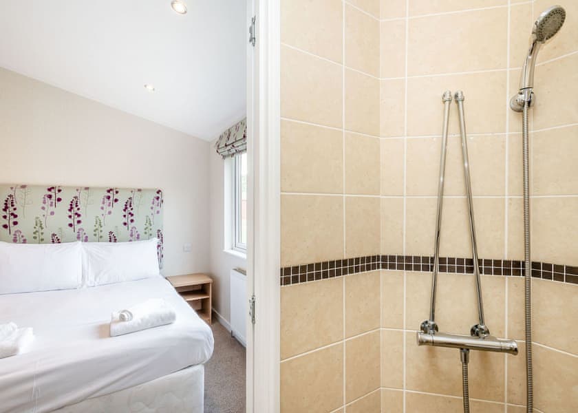 Lake Side Field LS11 - Yaxham Waters, Yaxham, Dereham