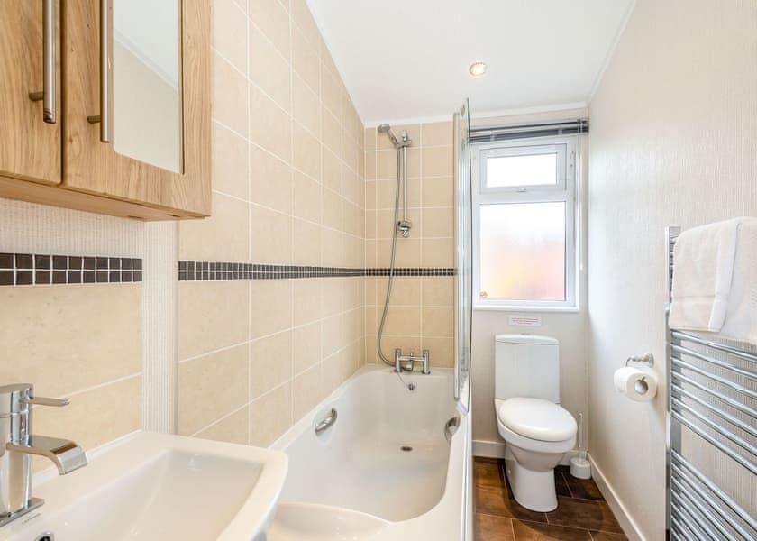 Lake Side Field LS11 - Yaxham Waters, Yaxham, Dereham