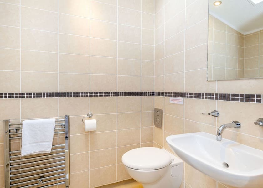 Lake Side Field LS11 - Yaxham Waters, Yaxham, Dereham