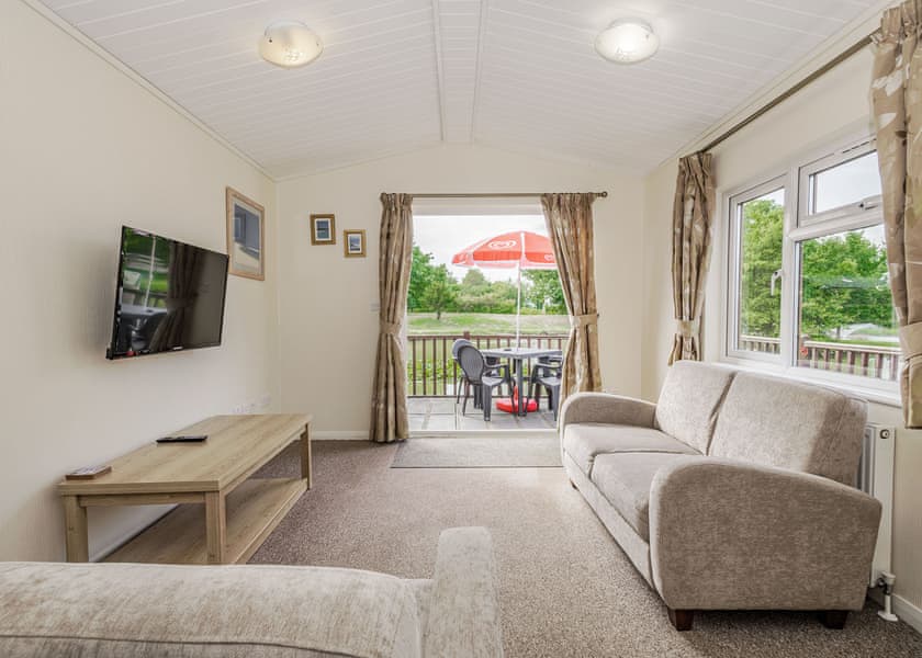 Lake Side Field LS5B - Yaxham Waters, Yaxham, Dereham