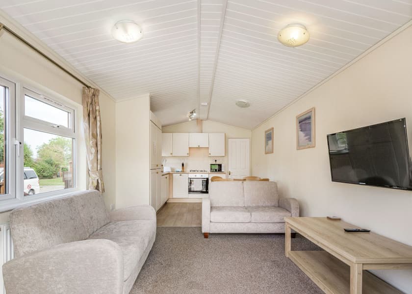 Lake Side Field LS5B - Yaxham Waters, Yaxham, Dereham