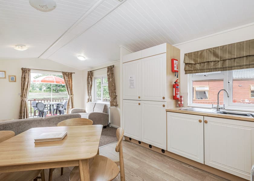 Lake Side Field LS5B - Yaxham Waters, Yaxham, Dereham