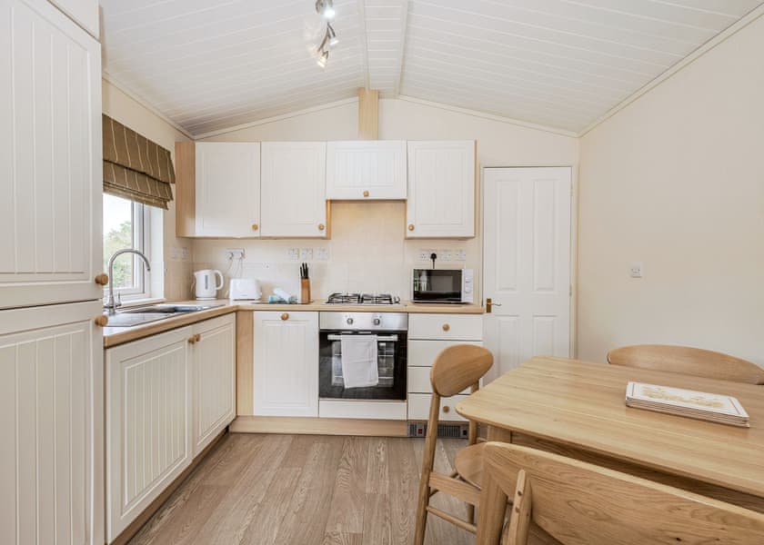 Lake Side Field LS5B - Yaxham Waters, Yaxham, Dereham