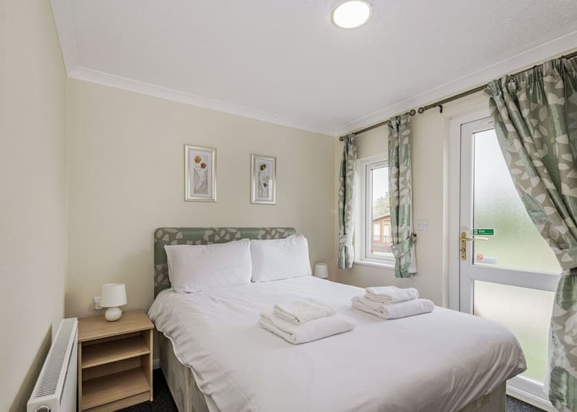 Lake Side Field LS5B - Yaxham Waters, Yaxham, Dereham