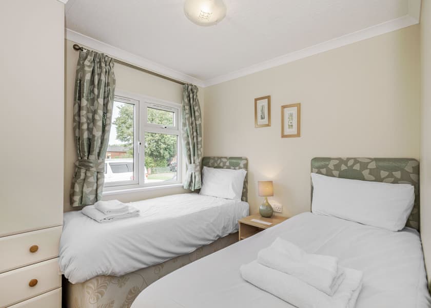 Lake Side Field LS5B - Yaxham Waters, Yaxham, Dereham