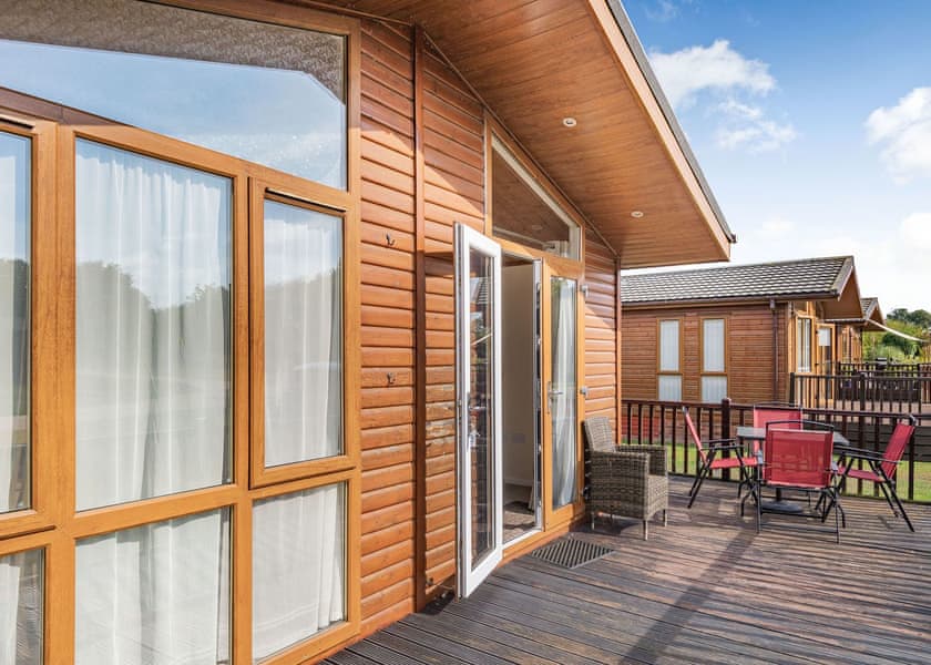 Lake Side Field LS12 - Yaxham Waters, Yaxham, Dereham