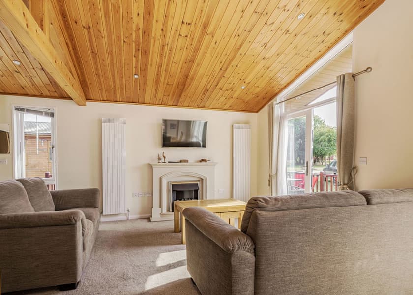 Lake Side Field LS12 - Yaxham Waters, Yaxham, Dereham