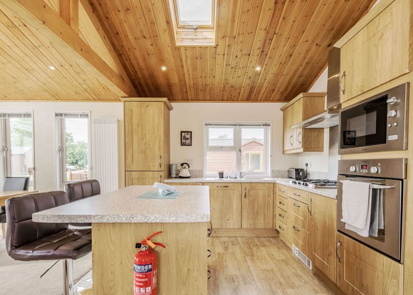 Lake Side Field LS12 - Yaxham Waters, Yaxham, Dereham