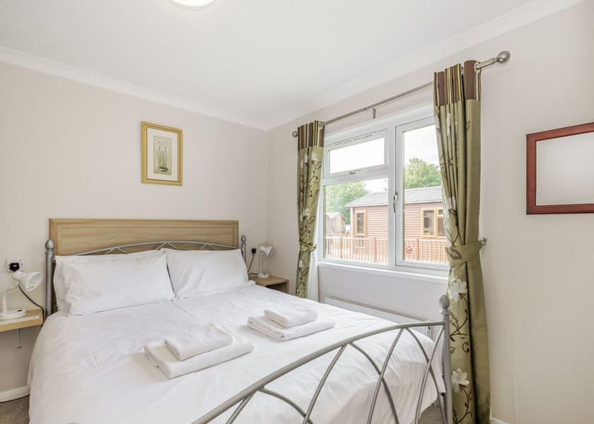 Lake Side Field LS12 - Yaxham Waters, Yaxham, Dereham