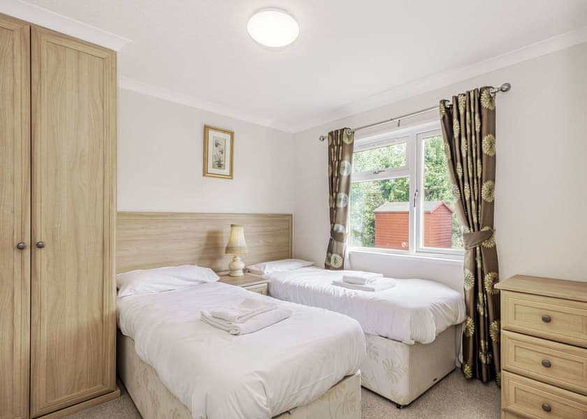 Lake Side Field LS12 - Yaxham Waters, Yaxham, Dereham