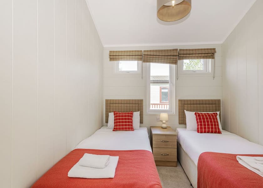 Meadow Field MF4 - Yaxham Waters, Yaxham, Dereham