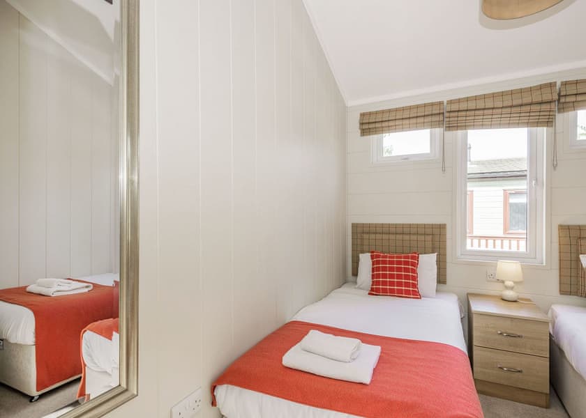 Meadow Field MF4 - Yaxham Waters, Yaxham, Dereham