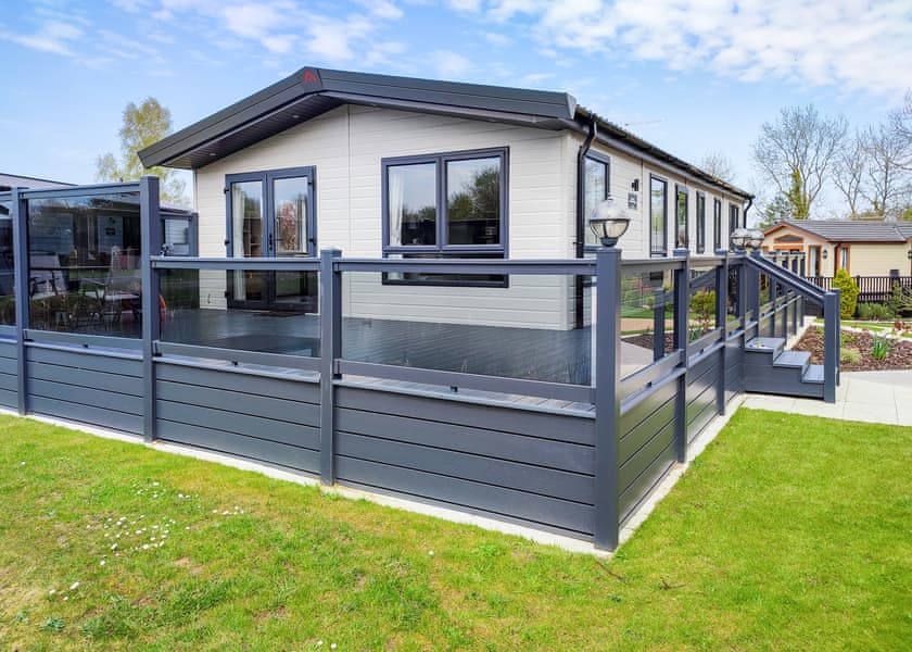 Meadow Field MF7 - Yaxham Waters, Yaxham, Dereham