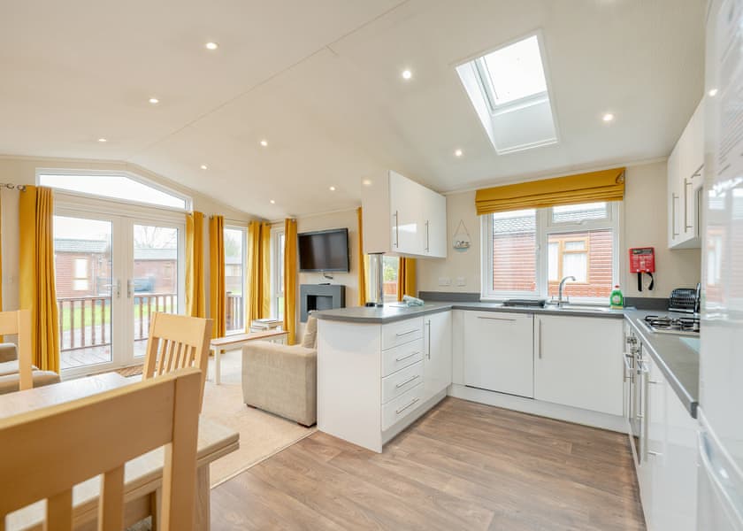 Country Side CS18 - Yaxham Waters, Yaxham, Dereham