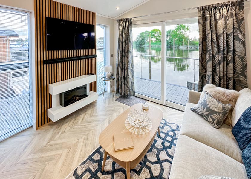 Deluxe Floating Lodge - York Marina, Naburn, York