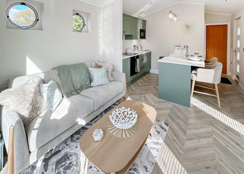 Deluxe Floating Lodge - York Marina, Naburn, York