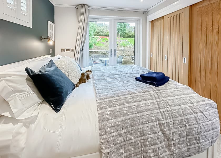 Deluxe Floating Lodge - York Marina, Naburn, York