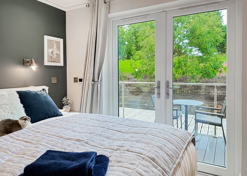 Deluxe Floating Lodge - York Marina, Naburn, York