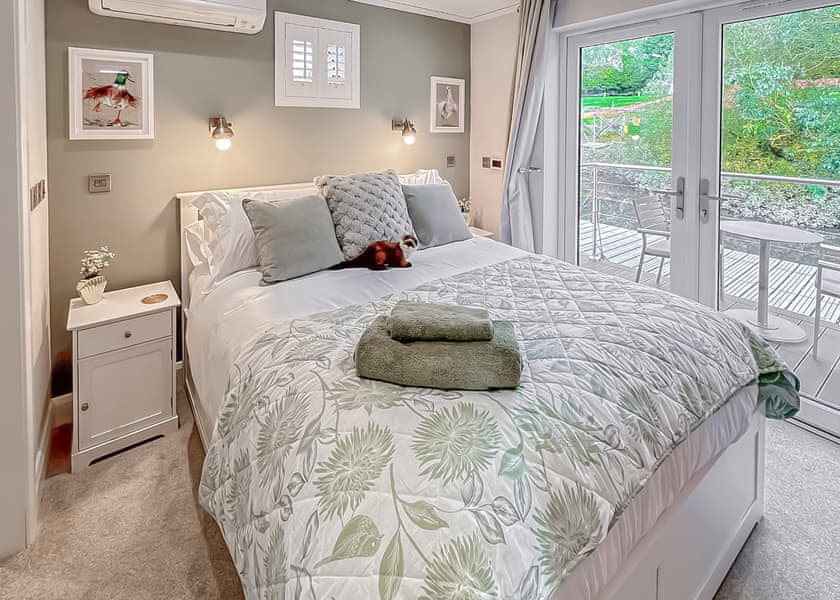 Deluxe Floating Lodge - York Marina, Naburn, York