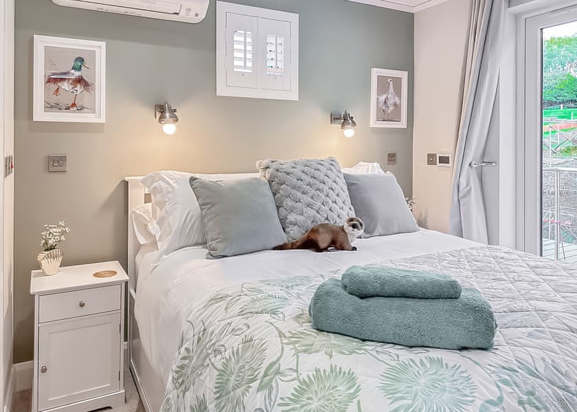 Deluxe Floating Lodge - York Marina, Naburn, York